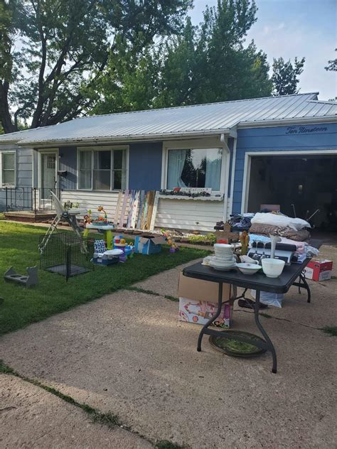 For Sale 2 beds, 2 baths 718 E Wilson St, Salina, KS 67401 124,500 MLS 209430 So much room This spacious split-level home features two large bedrooms, two bathrooms, a two-car garage, a. . Garage sales salina kansas